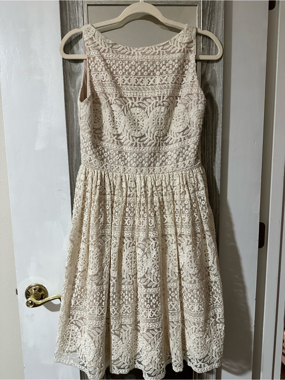 Alice + Olivia Cream Lace Midi Dress